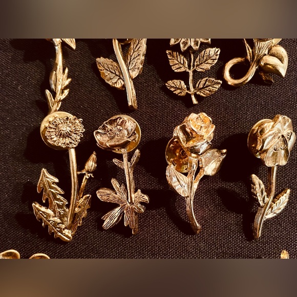 Set of flower pins - Picture 2 of 6